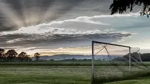 琼斯外线接球，远投三分球精准反弹命中